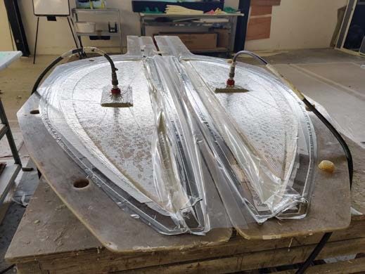Moulds sealed under vacuum bags
