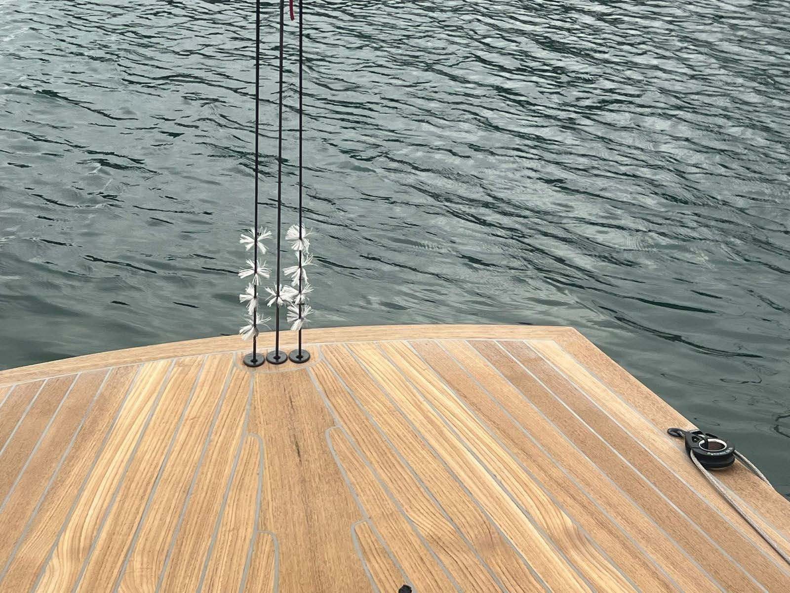 Runner and backstay fittings aft