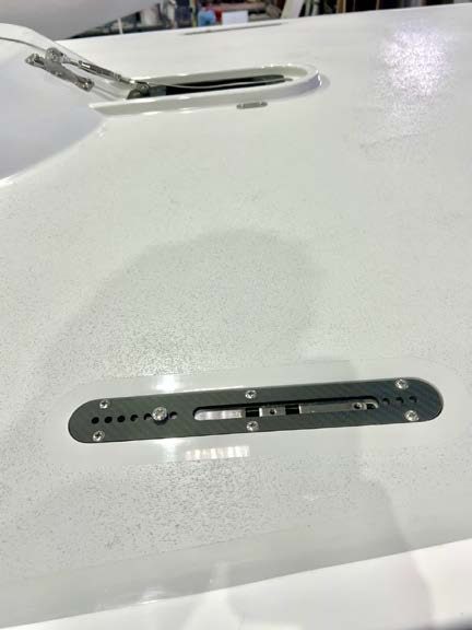 Flush deck fitting