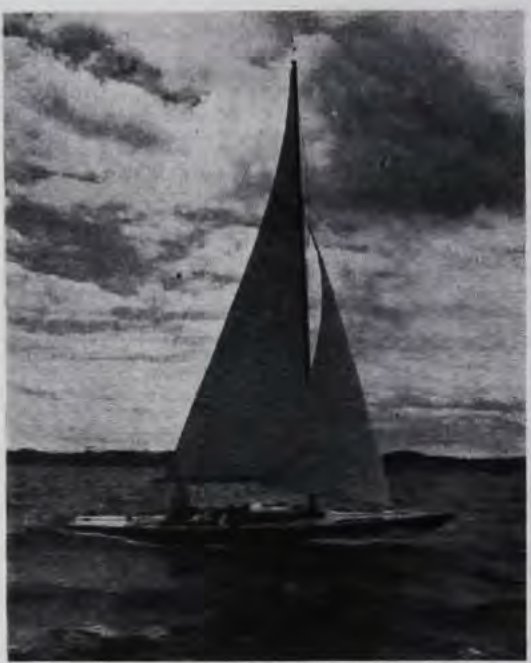 Reaching: Norwegian Dragon Pan carries a kicking strap. Note how far aft her runners are led. [Beken]